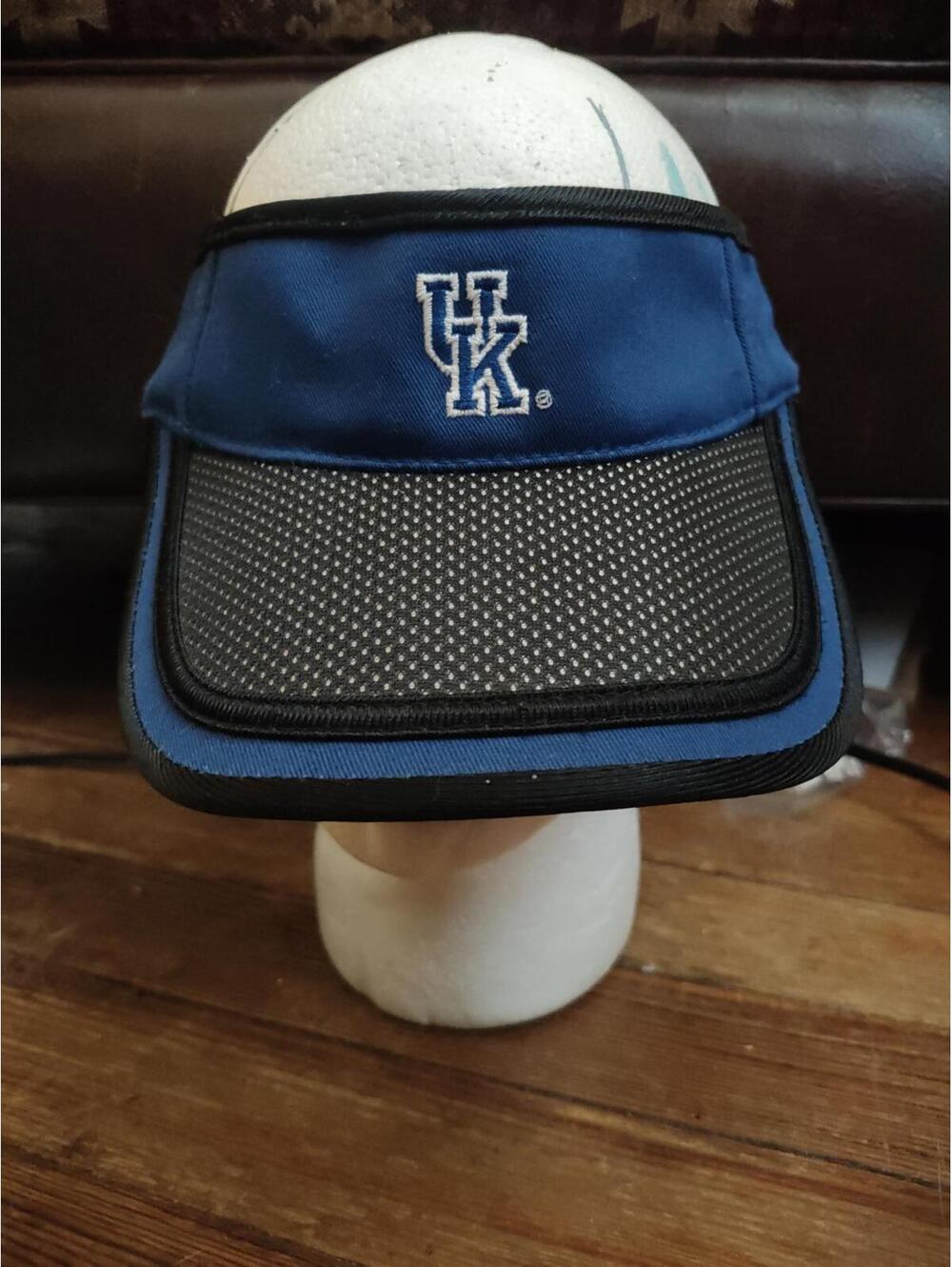 University of Kentucky - Visor by Starter -Adjustable EUC - Picture 1 of 4